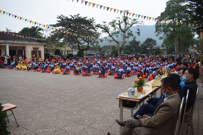 Cập nhật hình ảnh Qũy Xã hội Phan Anh trao quà tại 2 điểm: Trường Tiểu học Tân Hương và Trường Tiểu học Đức Lạng thuộc huyện Đức Thọ, tỉnh Hà Tĩnh.