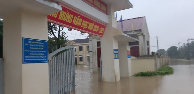 Một số hình ảnh về ngập lụt ở Trường Tiểu học Tùng Châu - huyện Đức Thọ - tỉnh Hà Tĩnh